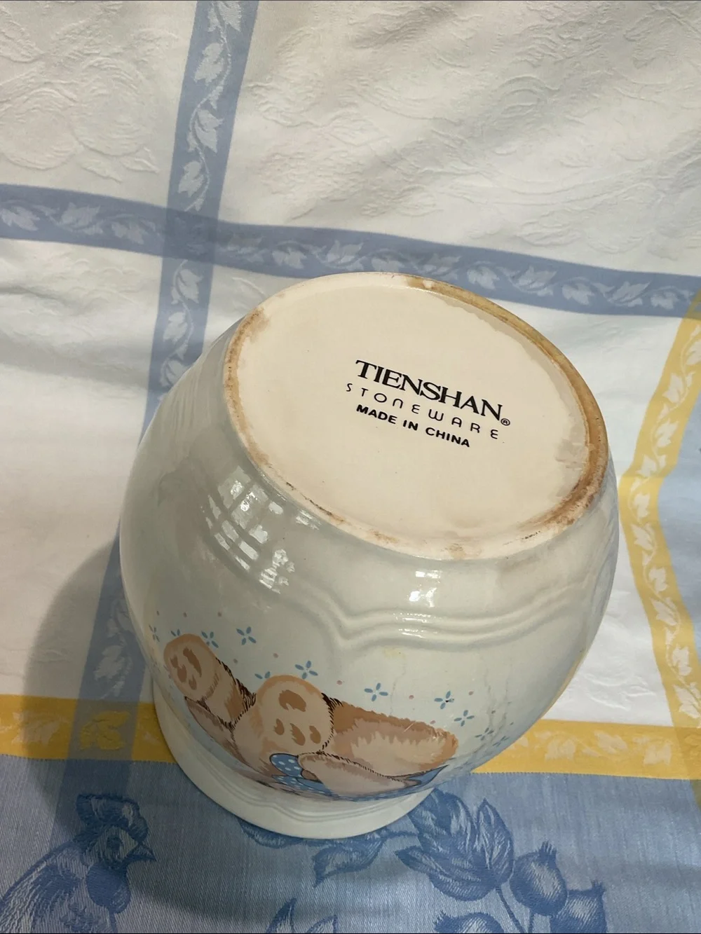 Country Bear 1980’s medium canister. Vintage